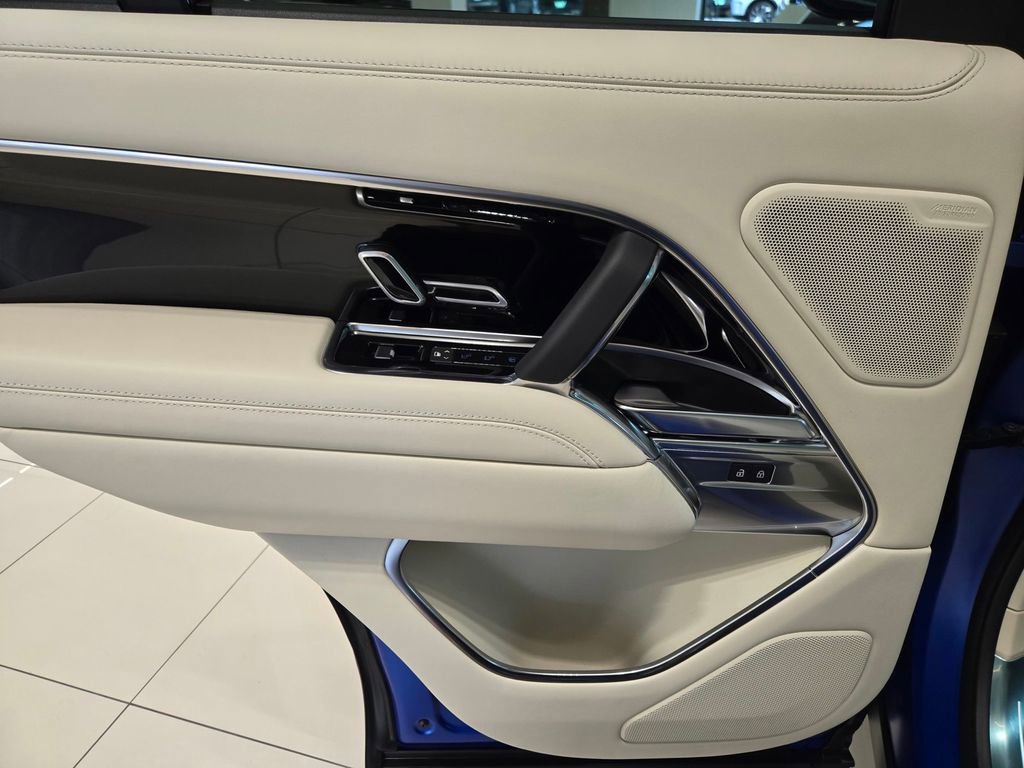 New 2025 Land Rover Range Rover SE image 10