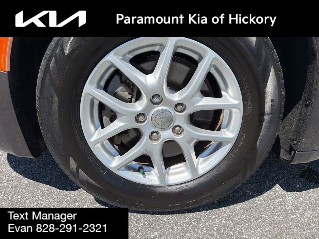 Used 2018 Chrysler Pacifica LX FWD image 9