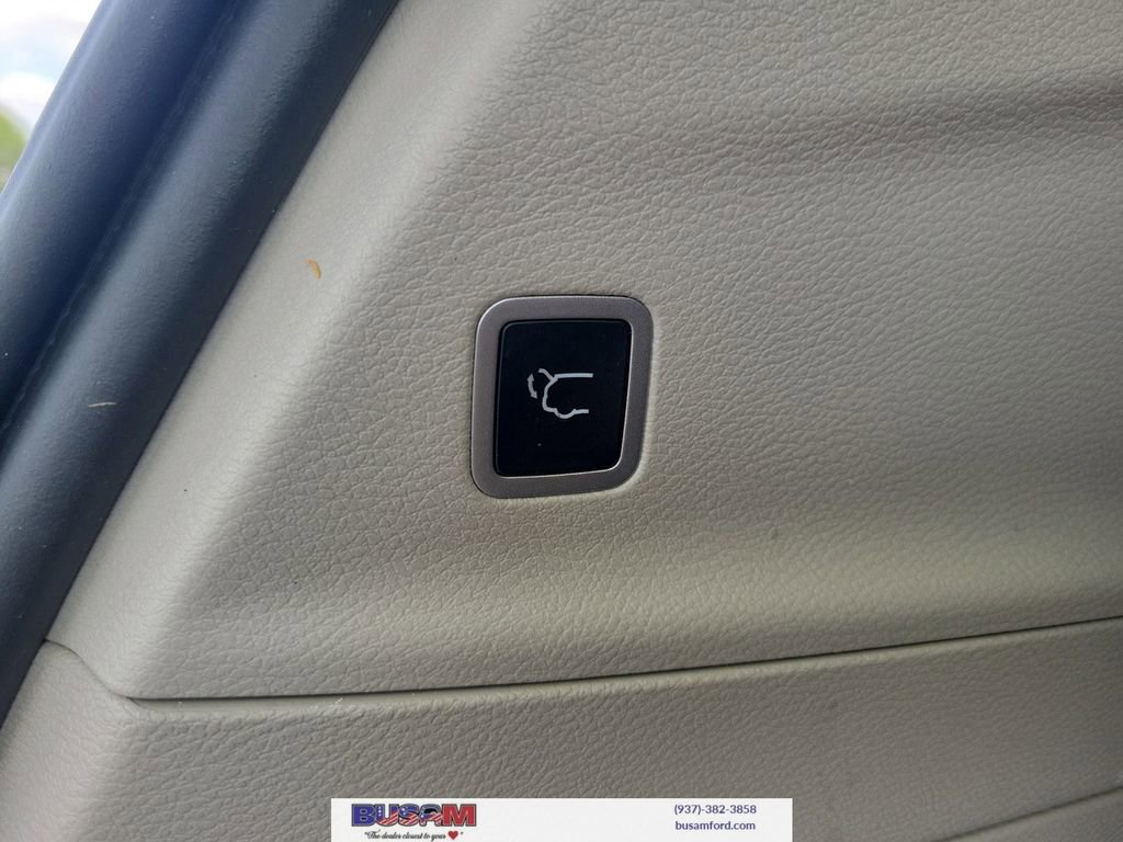 Used 2023 Chrysler Pacifica Touring-L FWD image 7