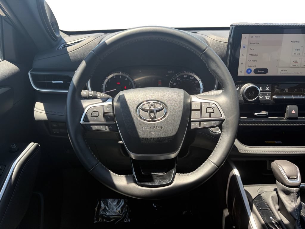 Used 2023 Toyota Highlander XSE FWD image 13