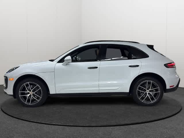 Used 2022 Porsche Macan AWD/4WD image 3
