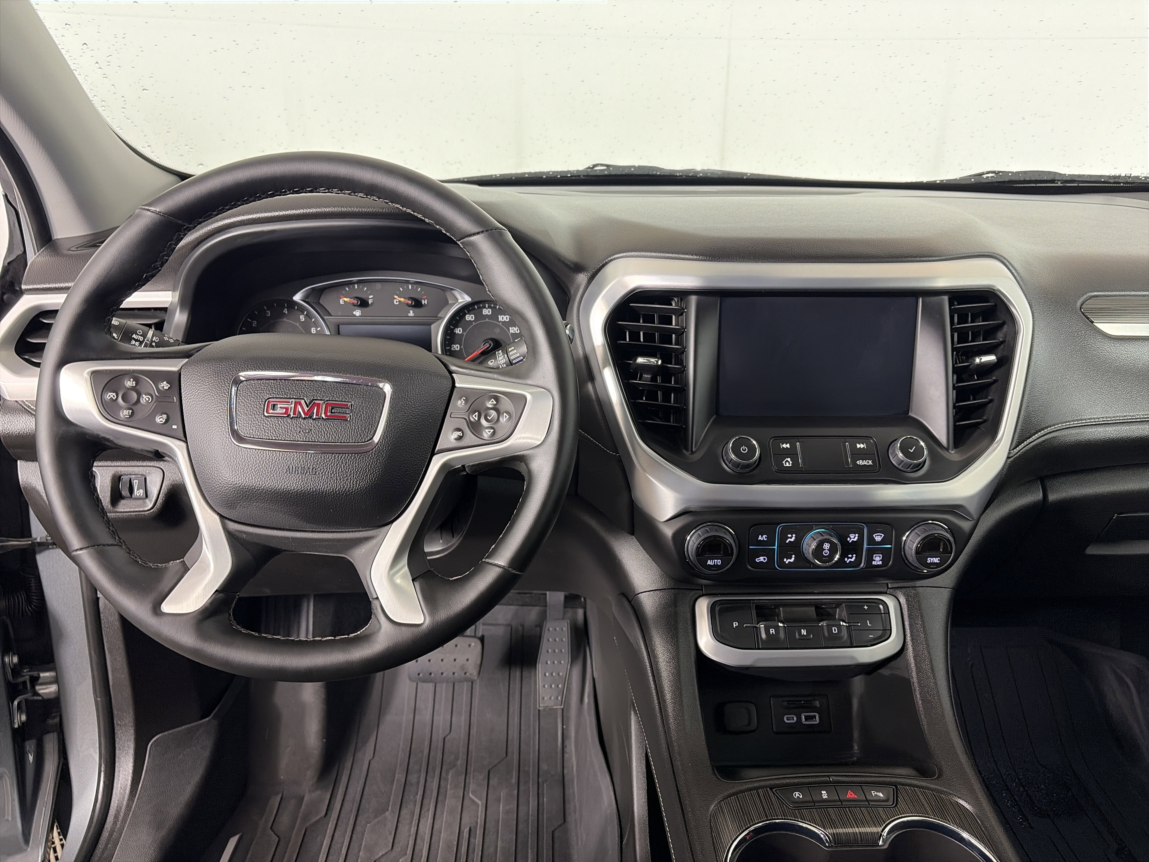 Used 2023 GMC Acadia SLT w/ Preferred Package AWD/4WD image 3