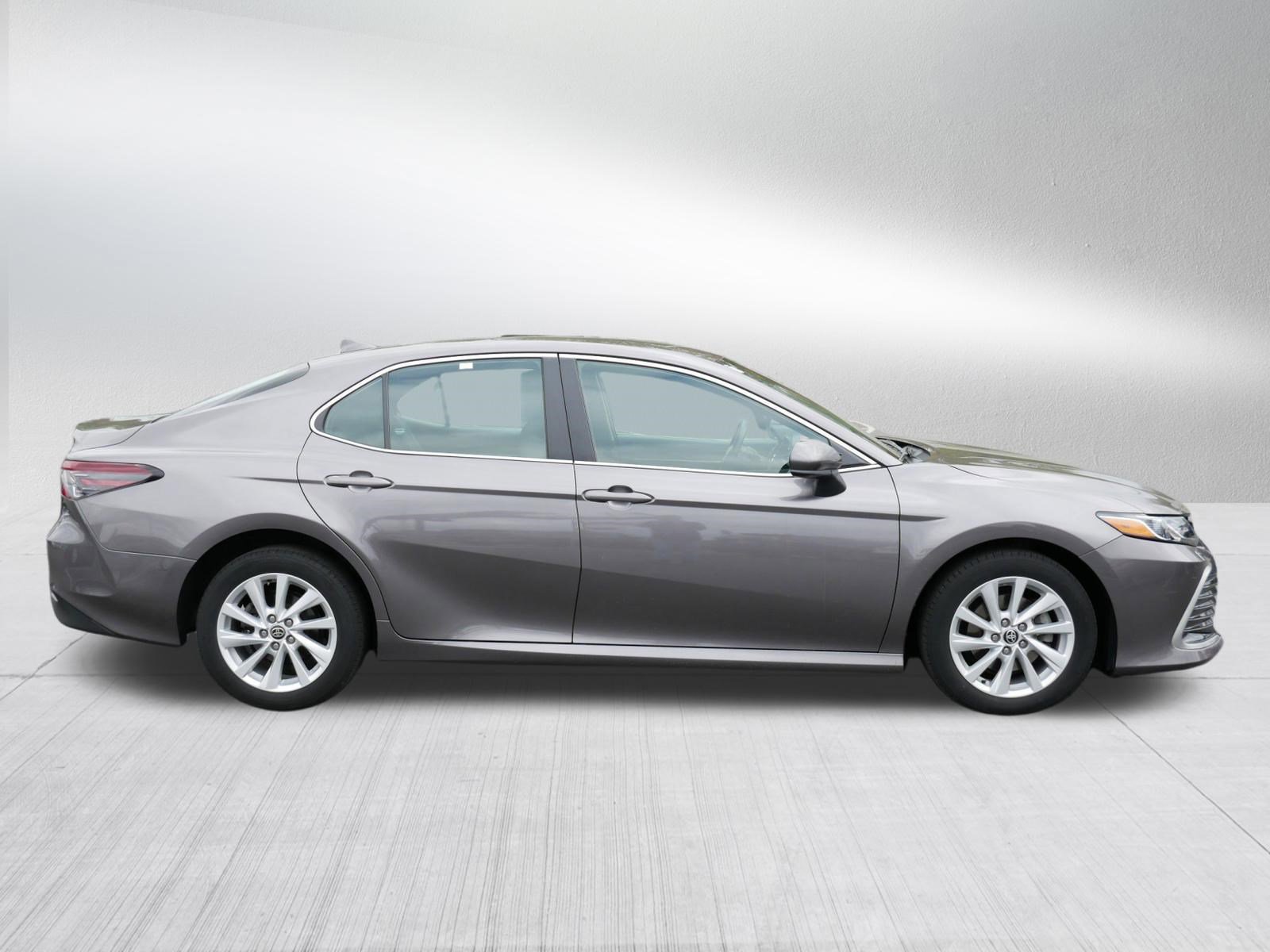Used 2022 Toyota Camry LE AWD/4WD image 8