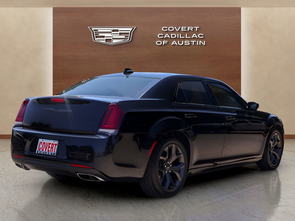 Used 2022 Chrysler 300 Touring L RWD image 4