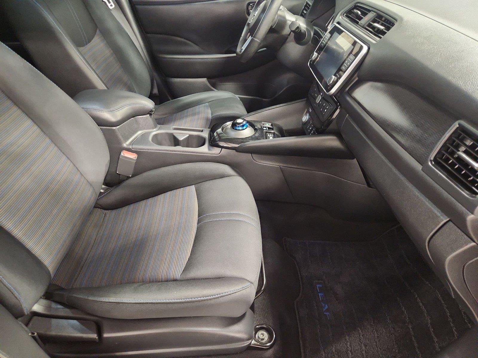 Used 2022 Nissan Leaf SV FWD image 3