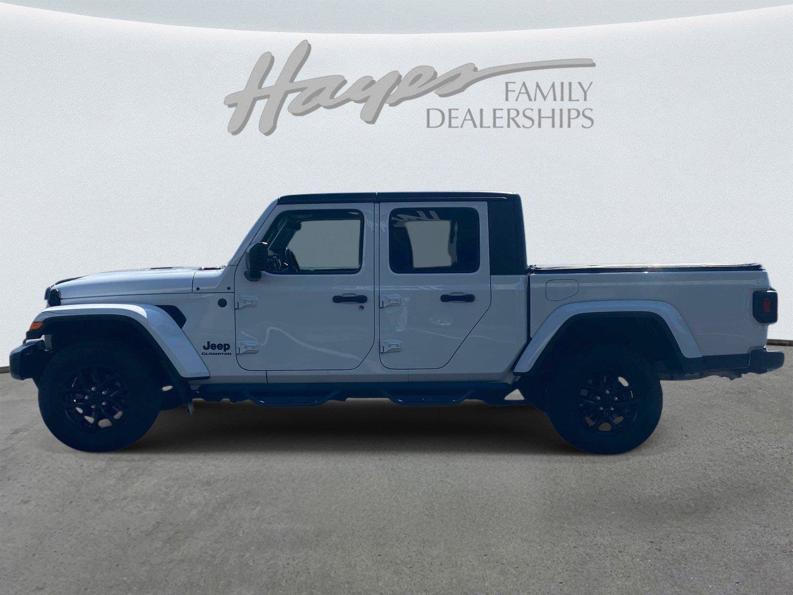 Used 2022 Jeep Gladiator Sport AWD/4WD image 7