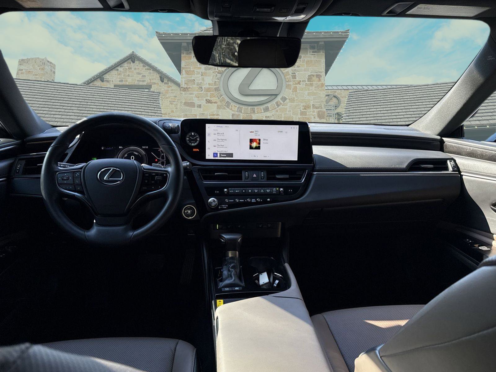 Used 2025 Lexus ES 300h image 16