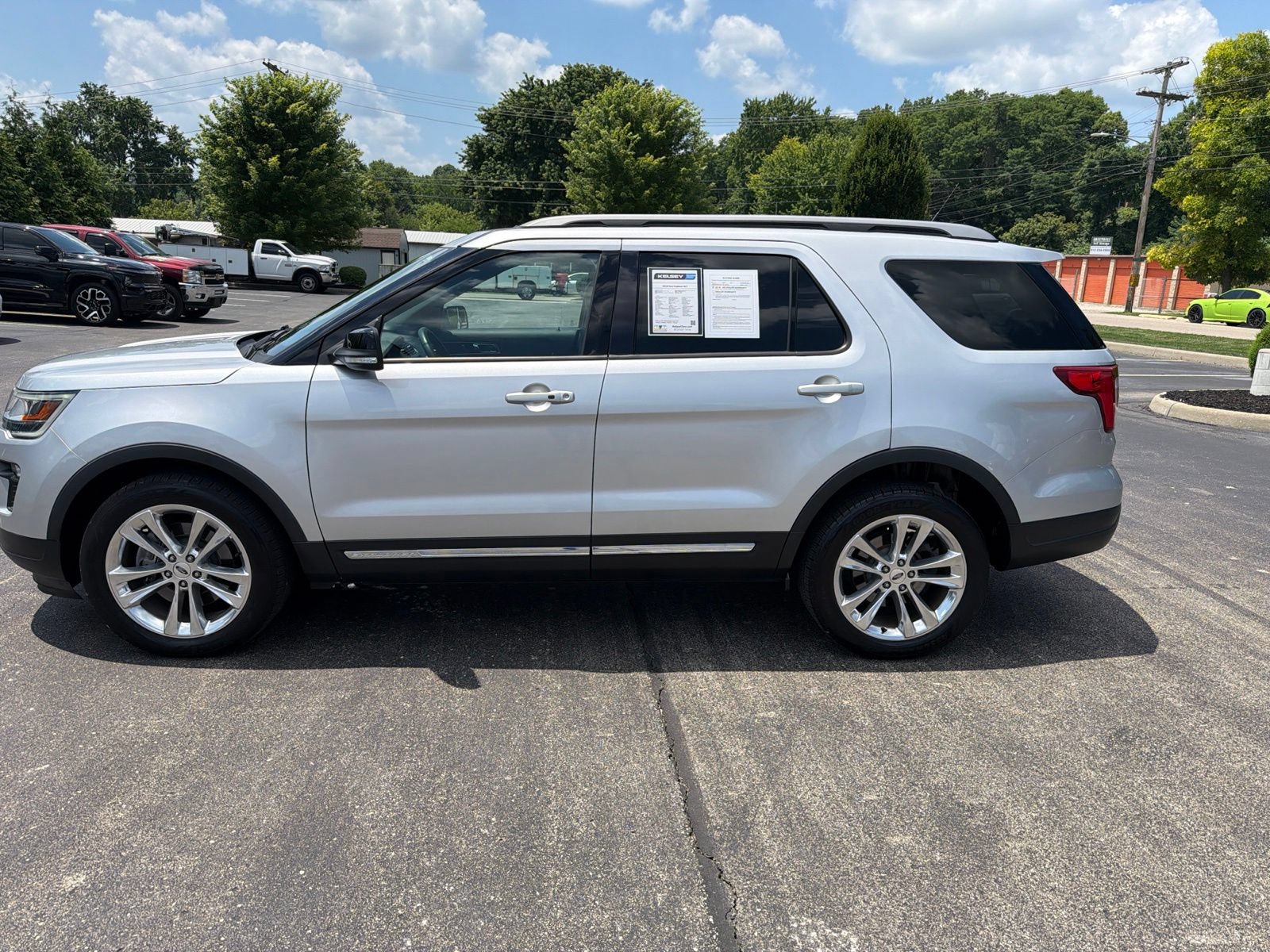 Used 2018 Ford Explorer XLT w/ Equipment Group 202A AWD/4WD image 2