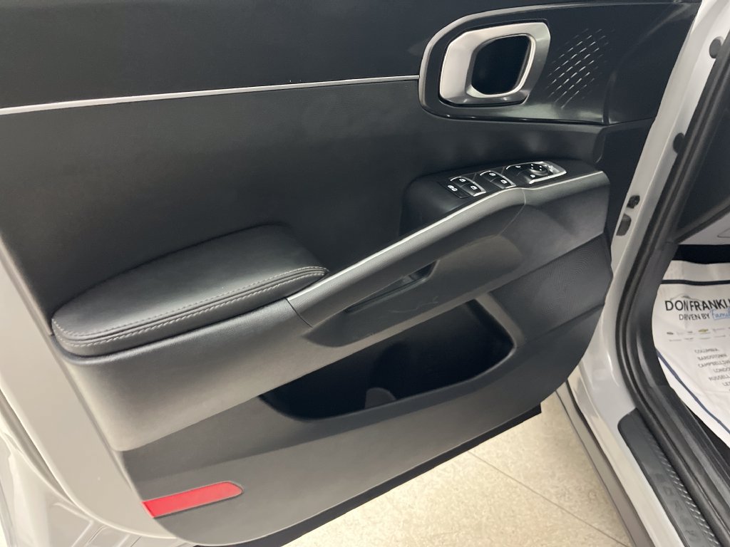 Used 2025 Kia Sorento S w/ Panoramic Sunroof Package FWD image 11