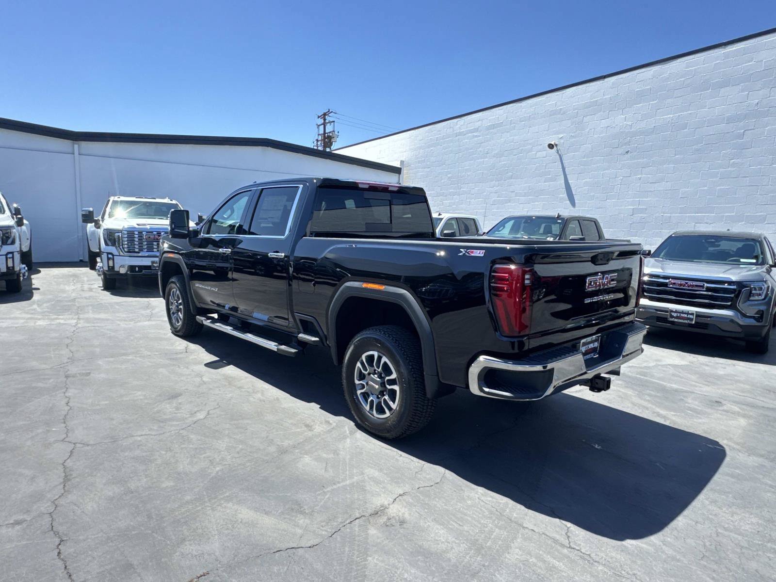 New 2026 GMC Sierra 2500 SLT w/ Max Trailering Package AWD/4WD image 7