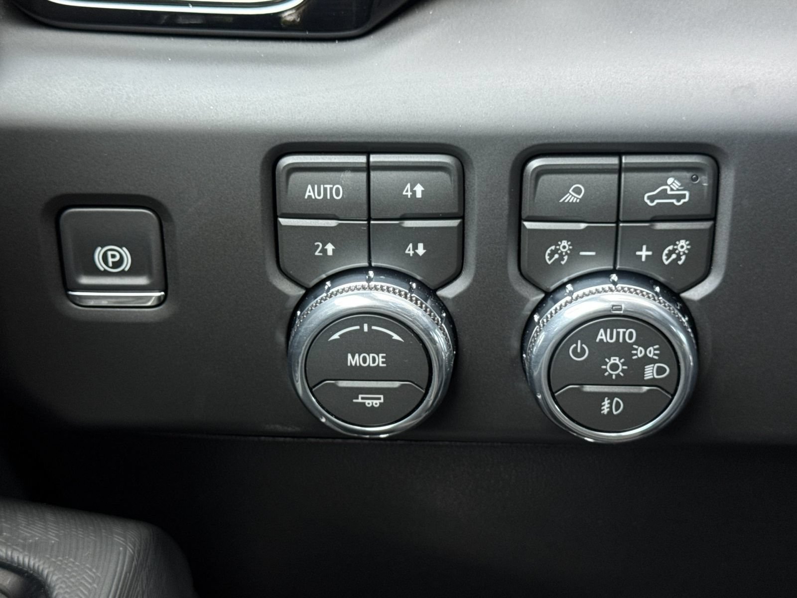 Used 2026 GMC Sierra 2500 AT4X w/ LPO, Black Badging Package AWD/4WD image 31