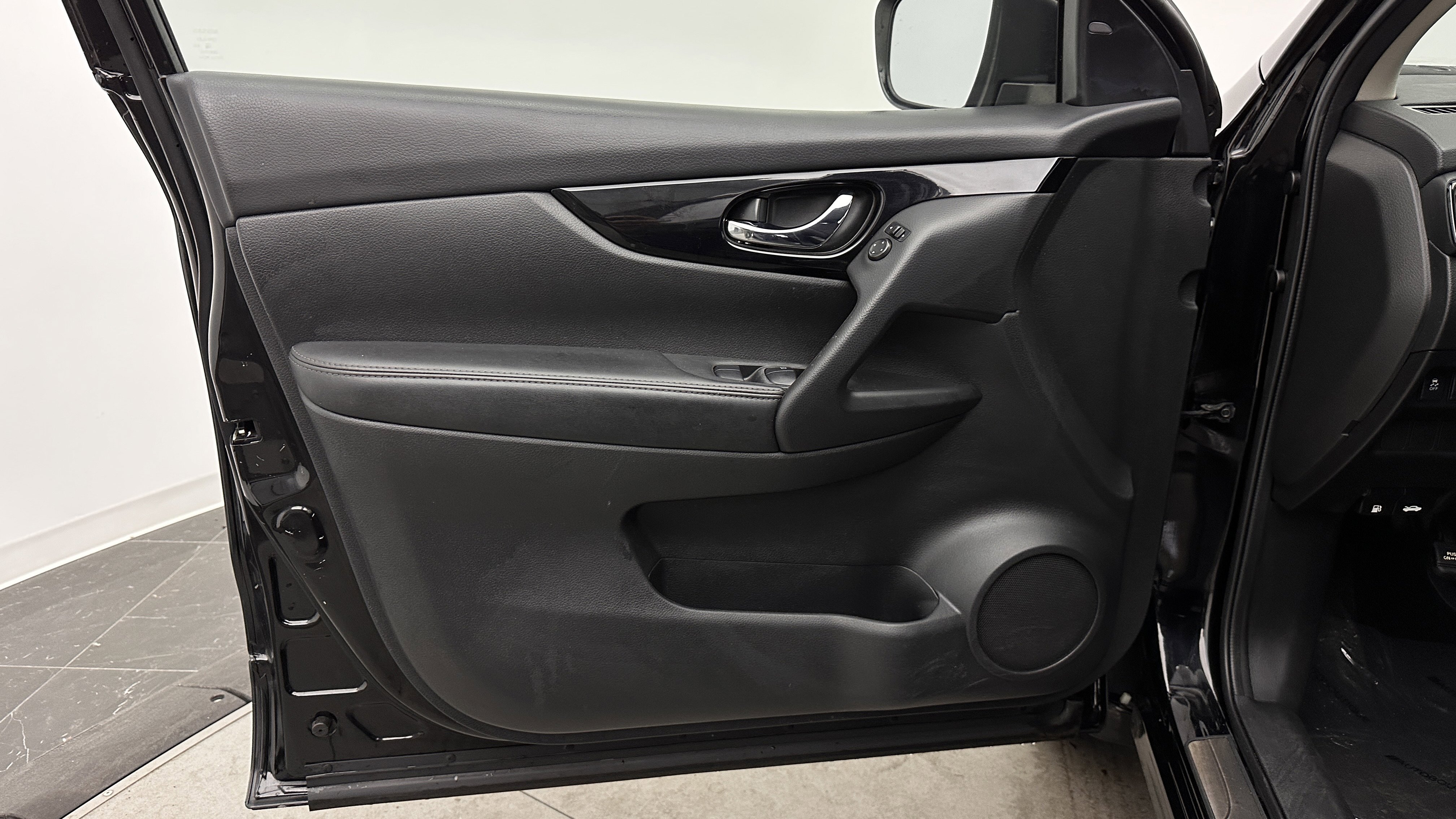 Used 2019 Nissan Rogue Sport SV FWD image 10