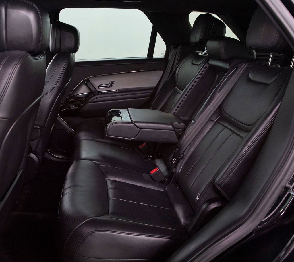 Used 2025 Land Rover Range Rover Sport SE image 10