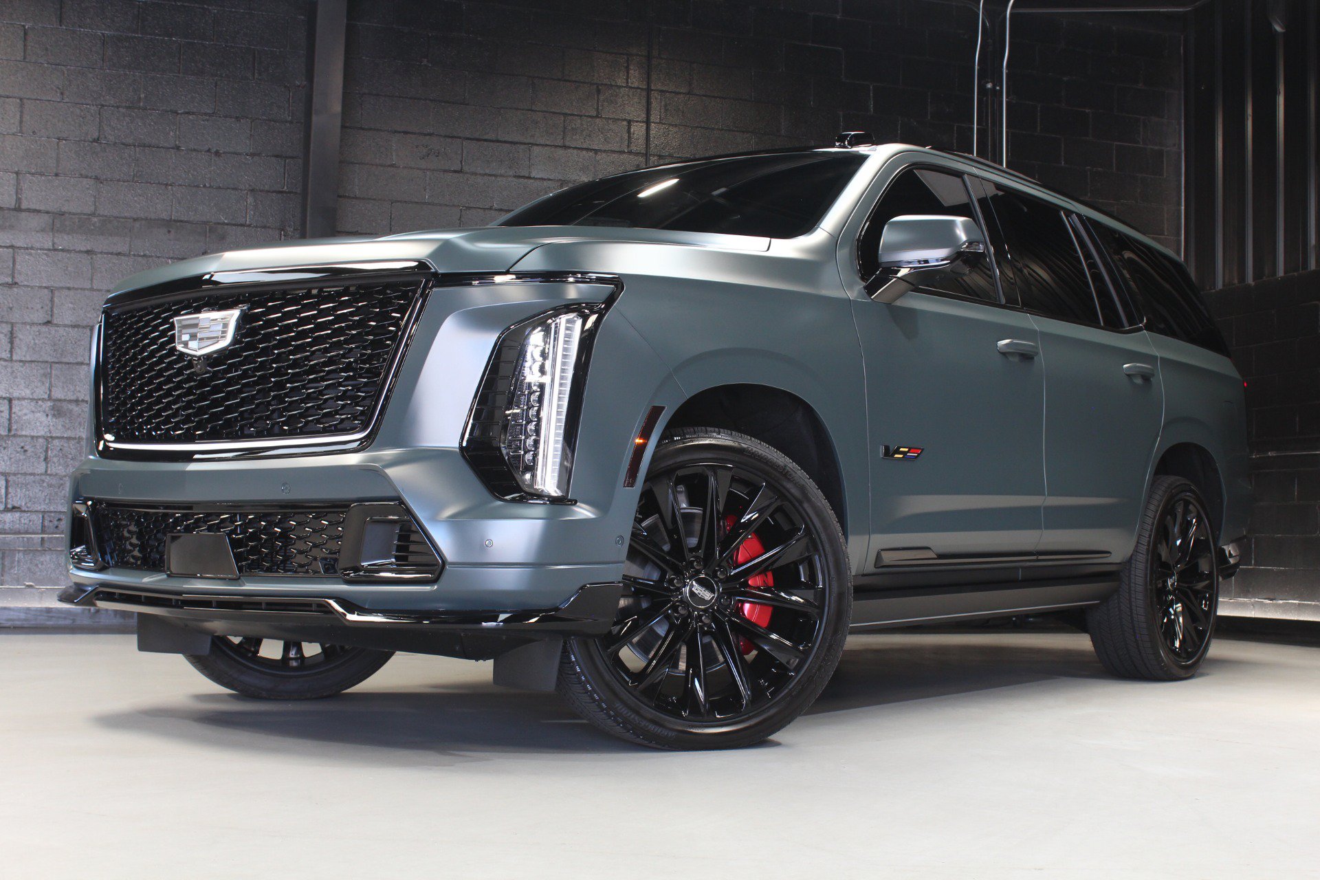 Used 2026 Cadillac Escalade V w/ LPO, ONYX Package AWD/4WD image 4