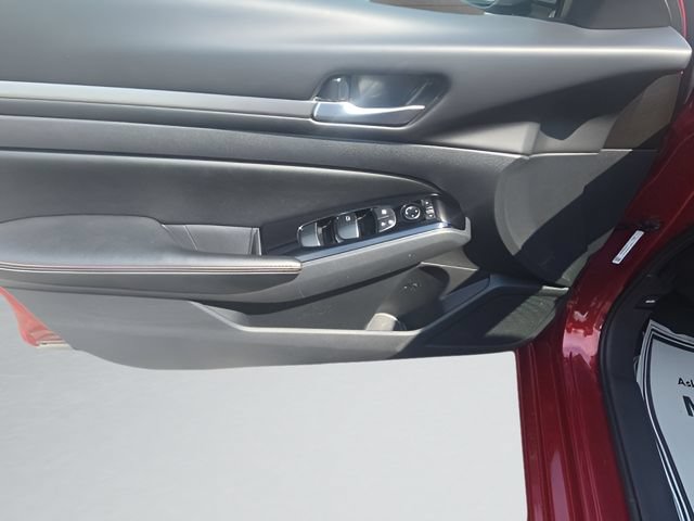 Certified 2025 Nissan Altima 2.5 SR w/ SR Premium Package FWD image 11