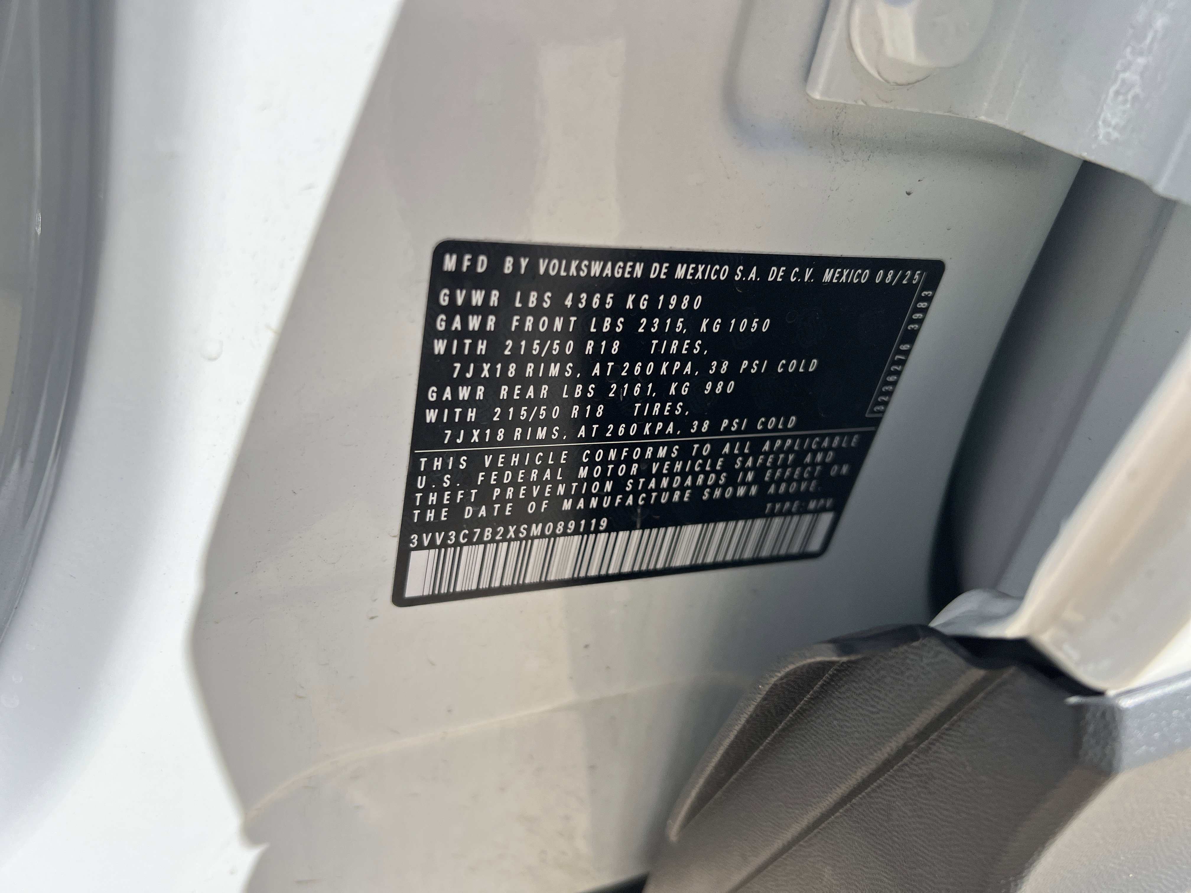 Certified 2025 Volkswagen Taos SE image 32