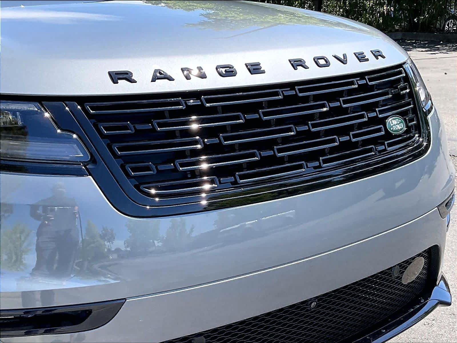 New 2026 Land Rover Range Rover Velar Dynamic SE AWD/4WD image 34