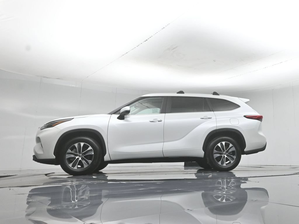 Used 2023 Toyota Highlander XLE FWD image 7