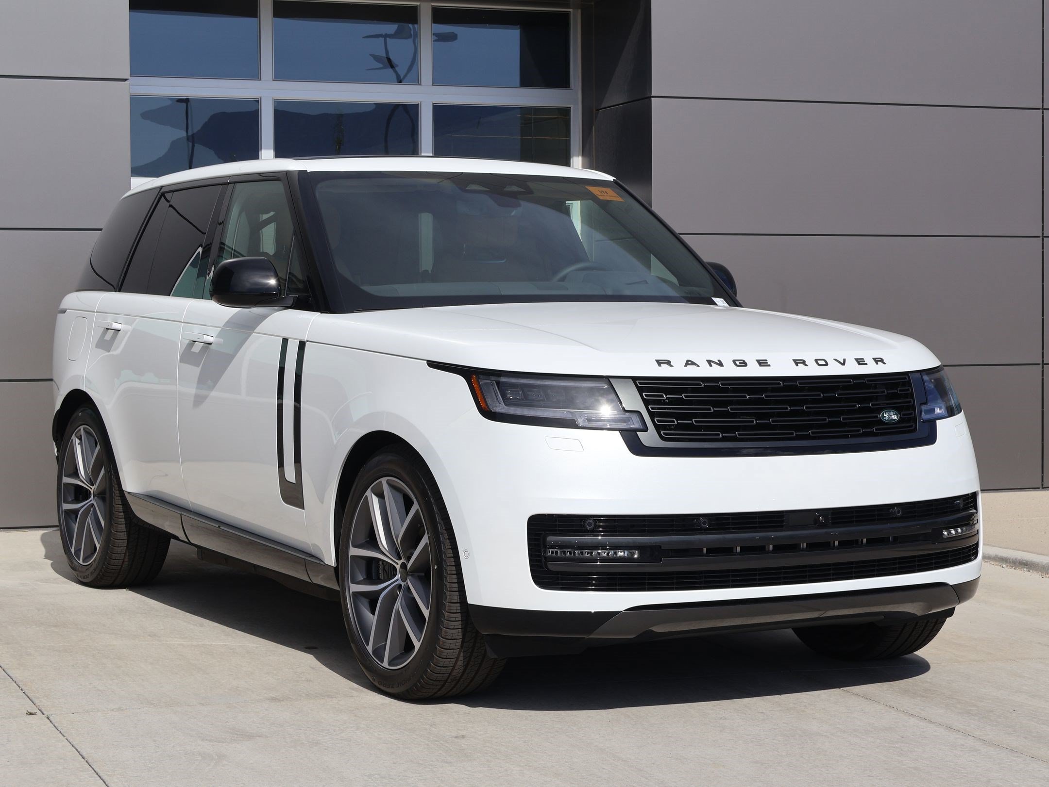 New 2026 Land Rover Range Rover SE AWD/4WD image 3
