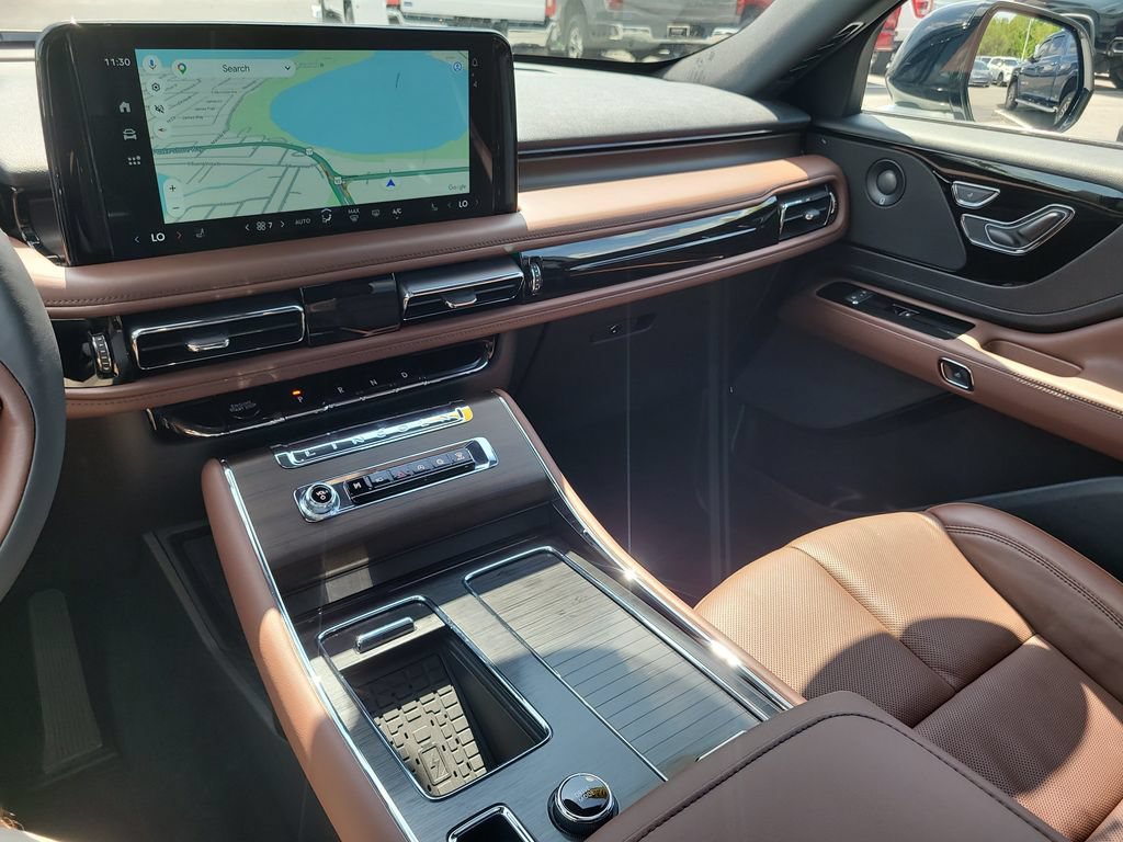 Used 2025 Lincoln Aviator Reserve w/ Jet Appearance Package RWD image 21