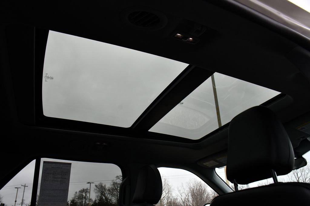 Used 2023 Ford Explorer XLT w/ Equipment Group 202A image 17