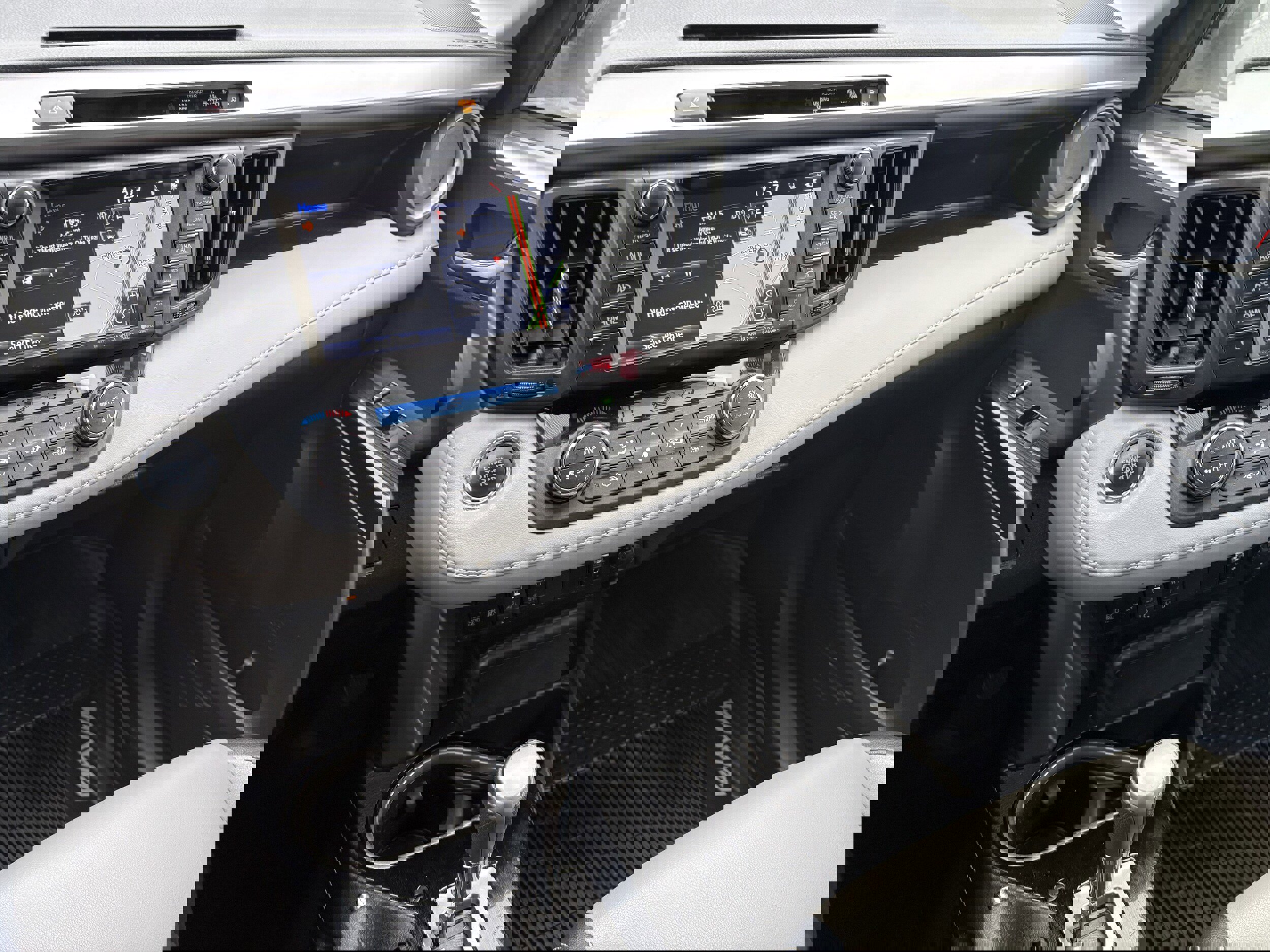 Used 2017 Toyota RAV4 Limited image 9