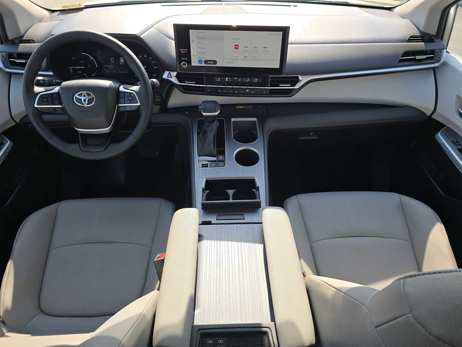 Certified 2025 Toyota Sienna XLE FWD image 22