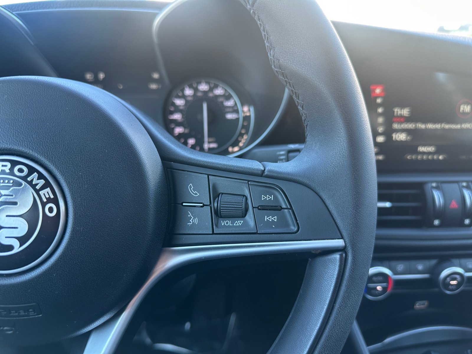 Used 2018 Alfa Romeo Giulia image 19