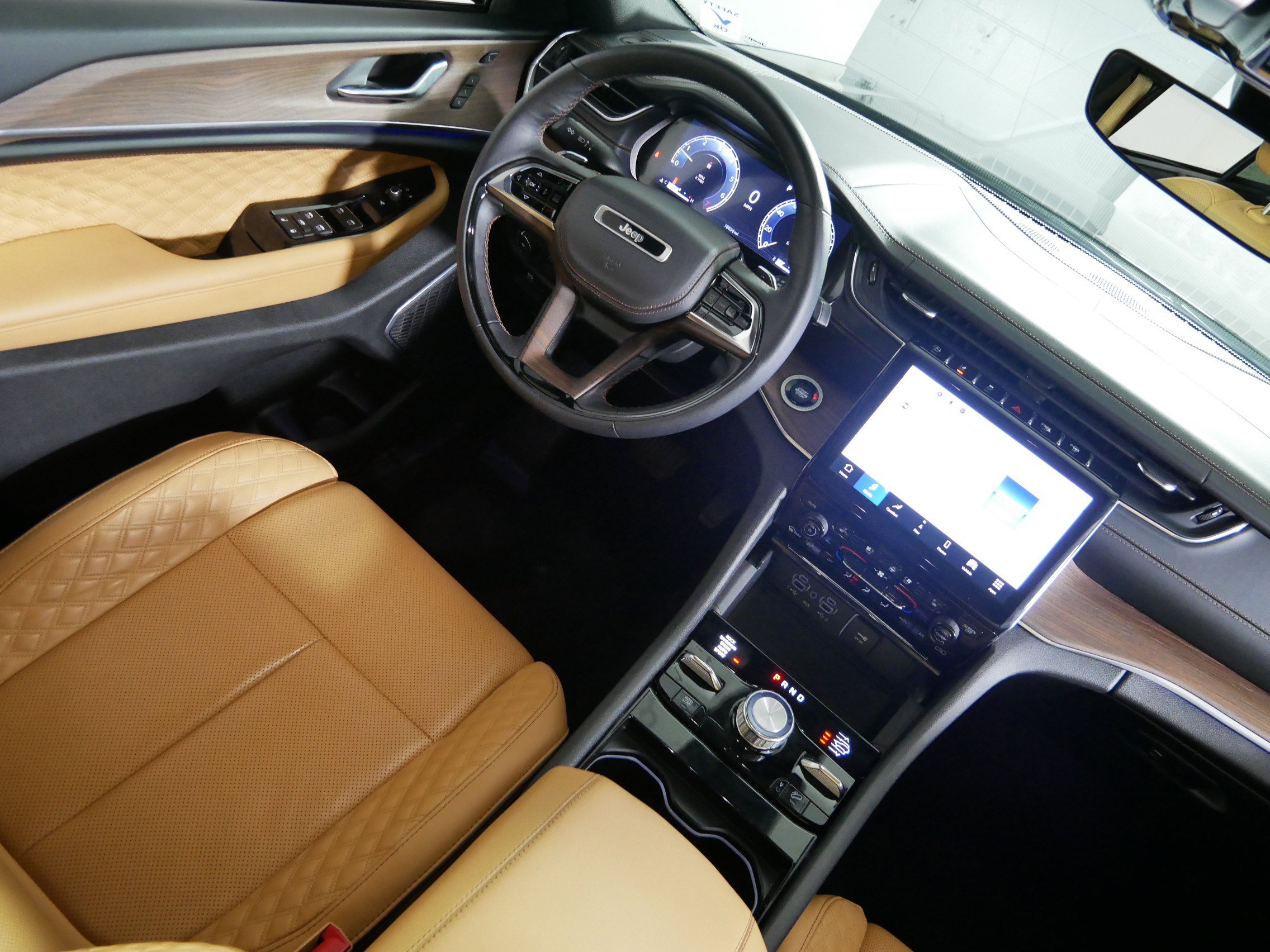 Used 2023 Jeep Grand Cherokee Summit w/ Luxury Tech Group V image 9