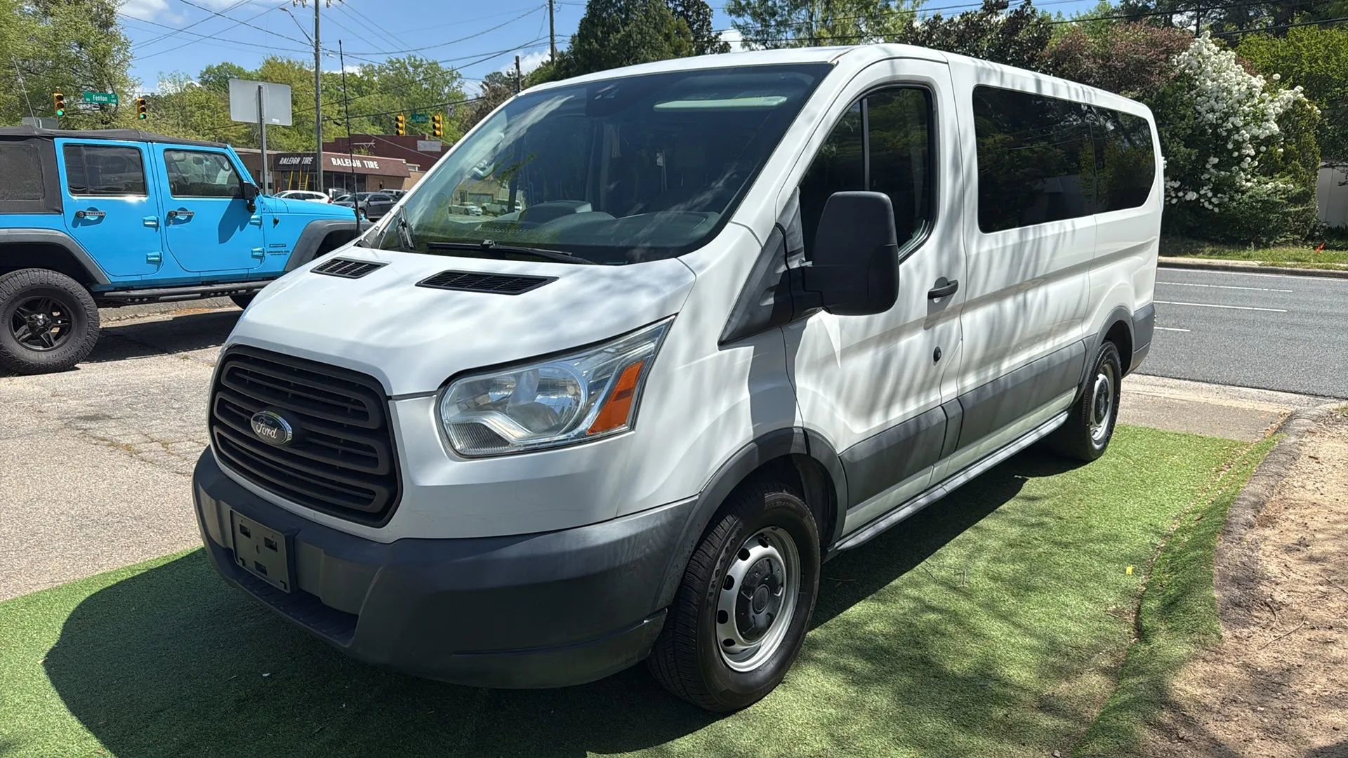 Used 2017 Ford Transit 150 XL RWD image 3