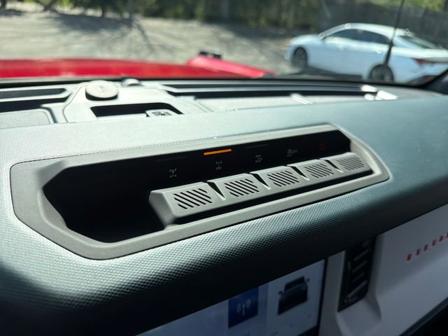 Used 2025 Ford Bronco Heritage Edition AWD/4WD image 16