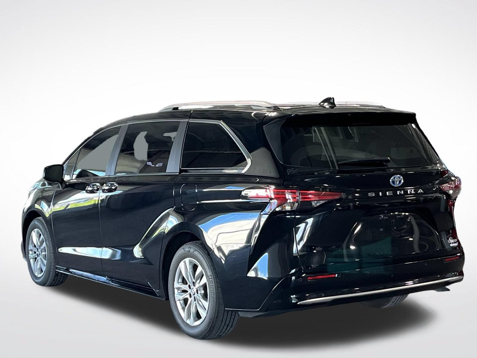 Used 2023 Toyota Sienna Limited FWD image 7