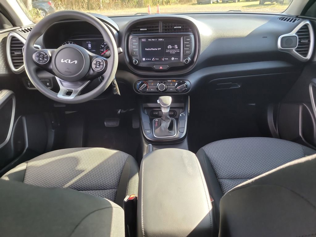Used 2022 Kia Soul LX image 12