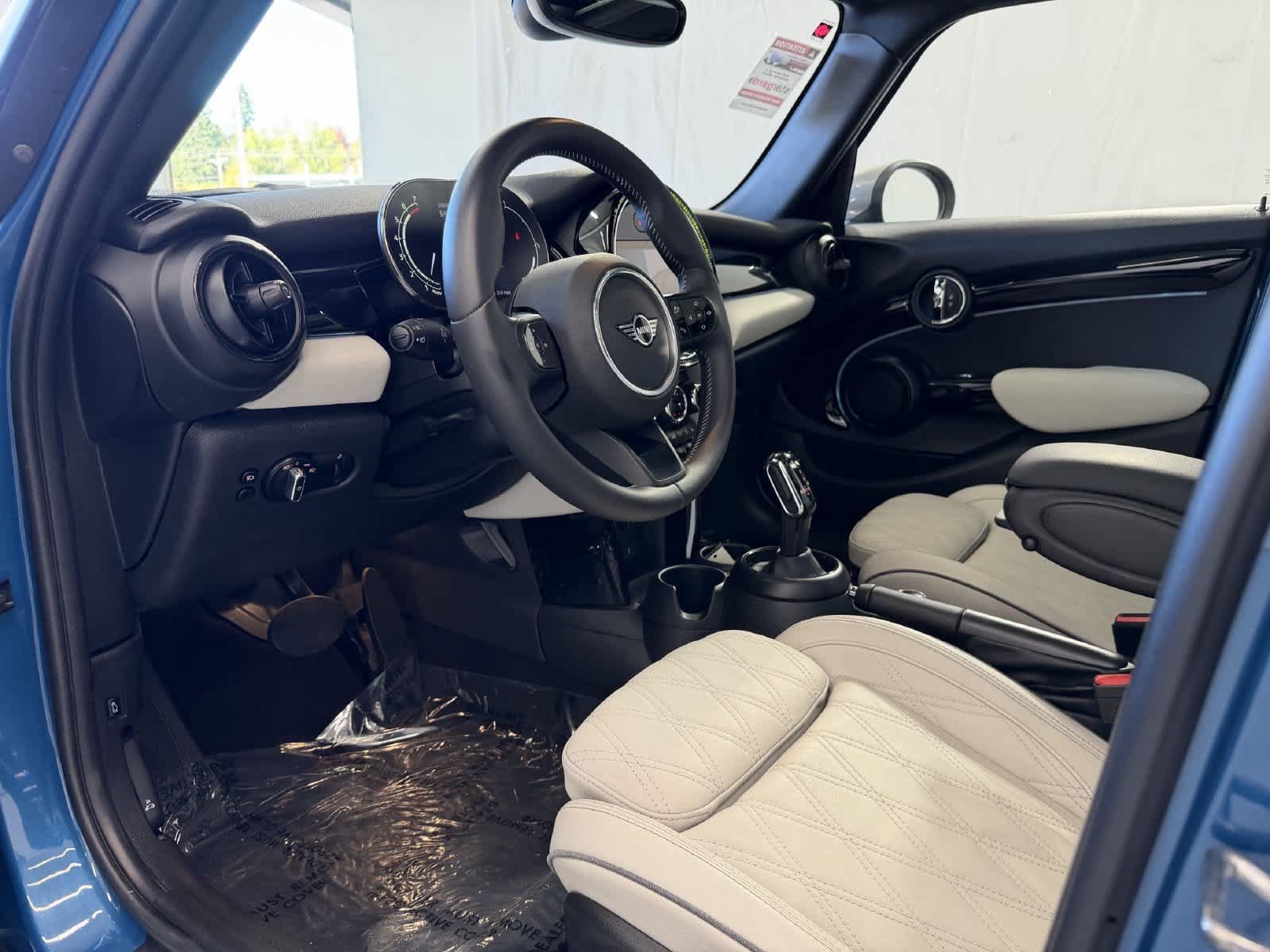 Used 2024 MINI Cooper S w/ Signature Upholstery Package FWD image 9