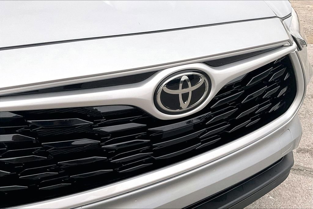 Used 2023 Toyota Highlander L image 33