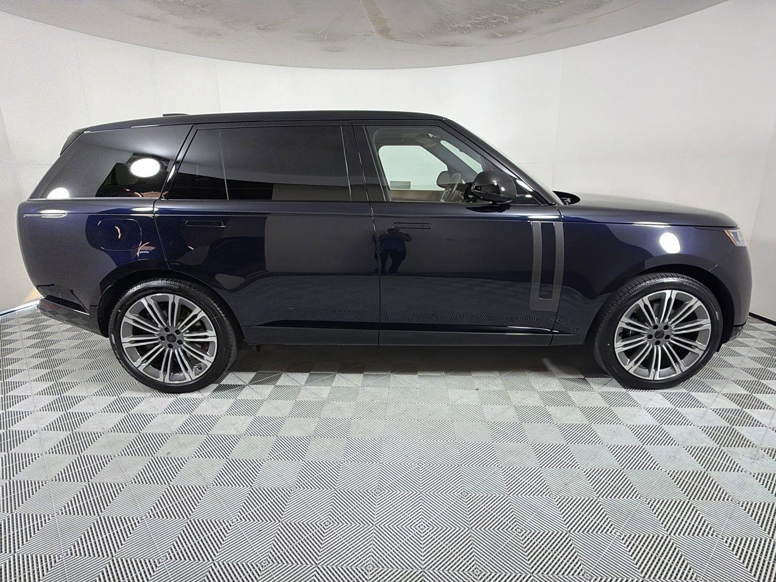 New 2026 Land Rover Range Rover Long Wheelbase SE image 5