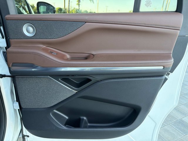 Certified 2026 Lincoln Navigator L Reserve AWD/4WD image 19