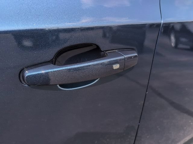 Used 2022 Chevrolet Traverse LT FWD image 17