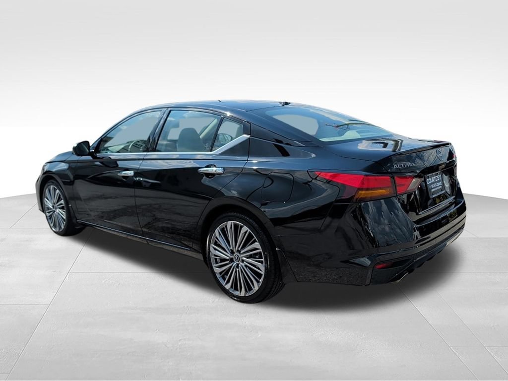 Used 2024 Nissan Altima 2.5 SL FWD image 7