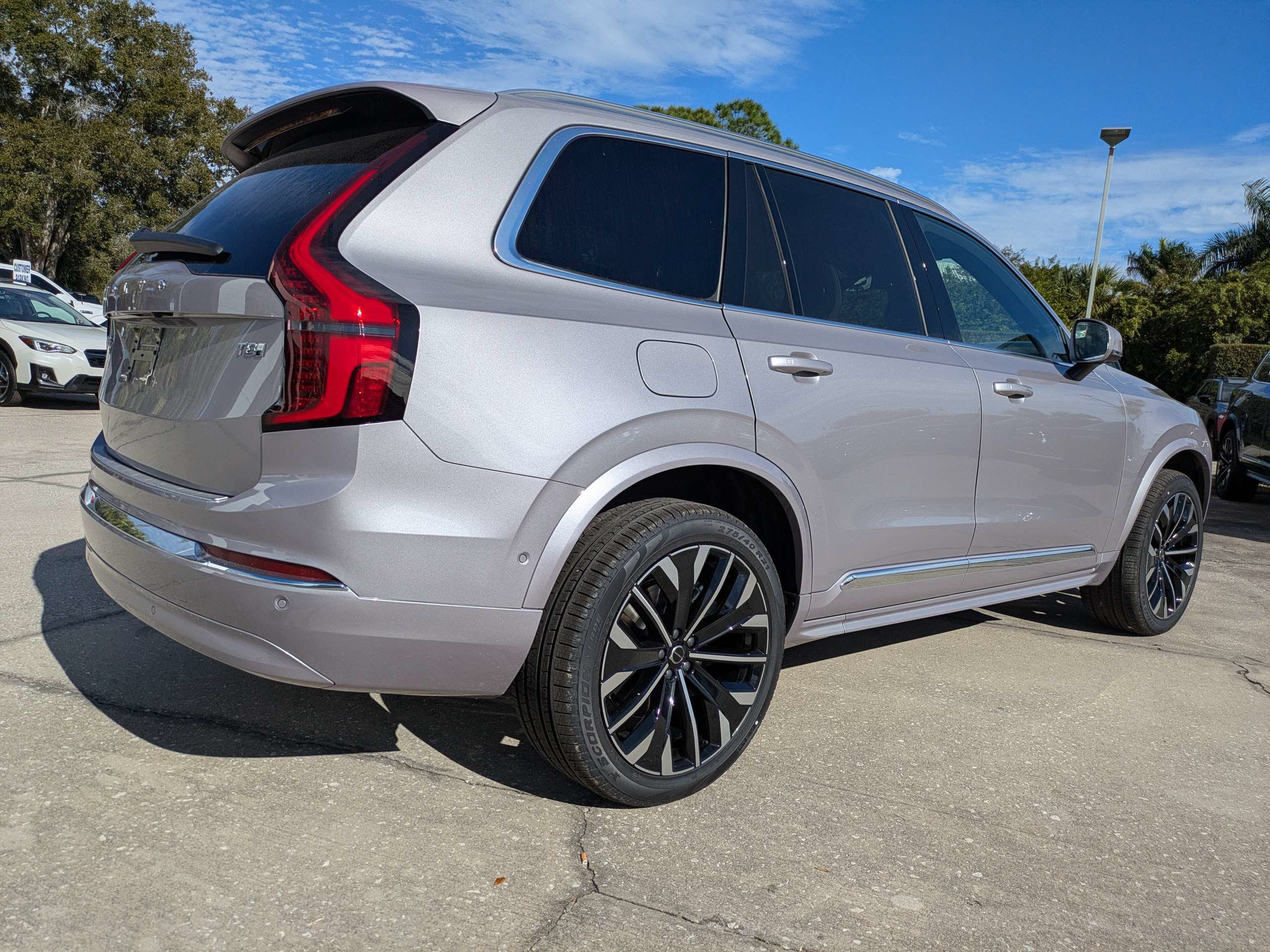 New 2026 Volvo XC90 T8 Plus w/ Protection Package Premier AWD/4WD image 4