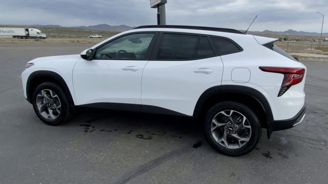 New 2026 Chevrolet Trax LT w/ Driver Confidence Package FWD image 6