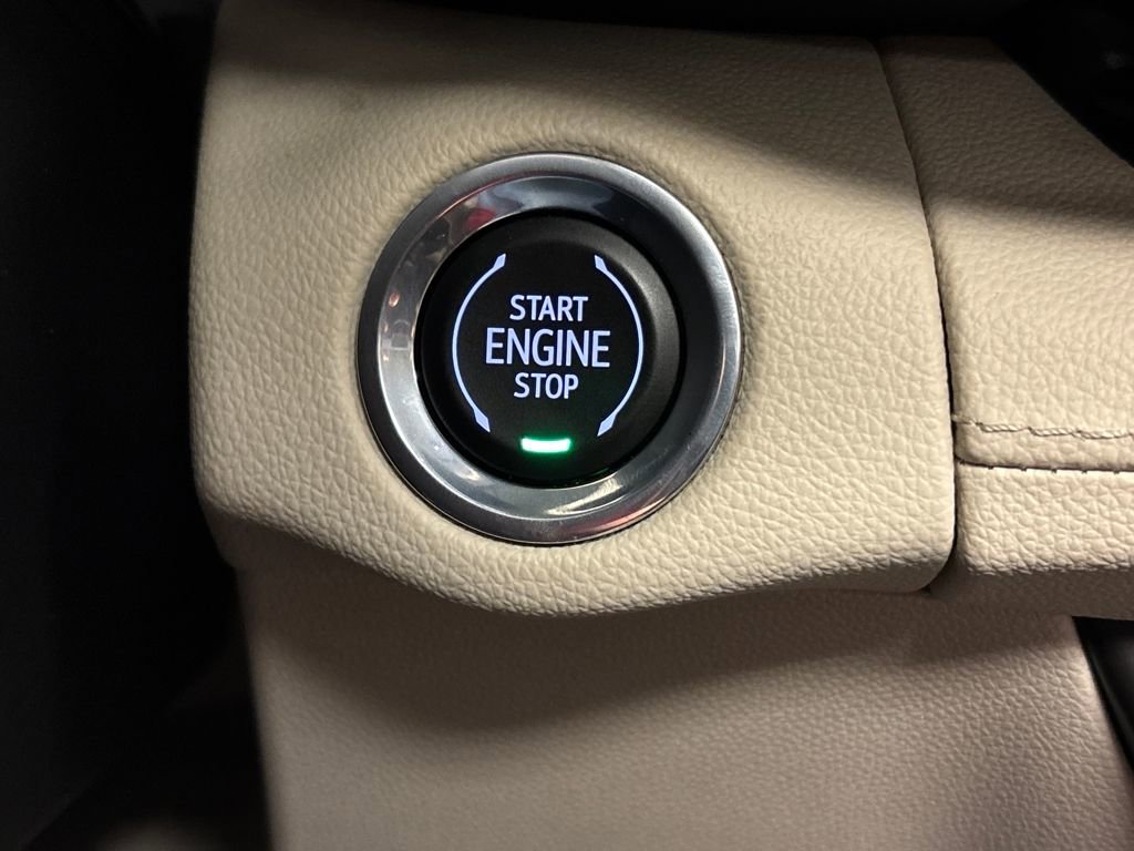 Used 2022 Buick Envision Avenir w/ Technology Package II image 38