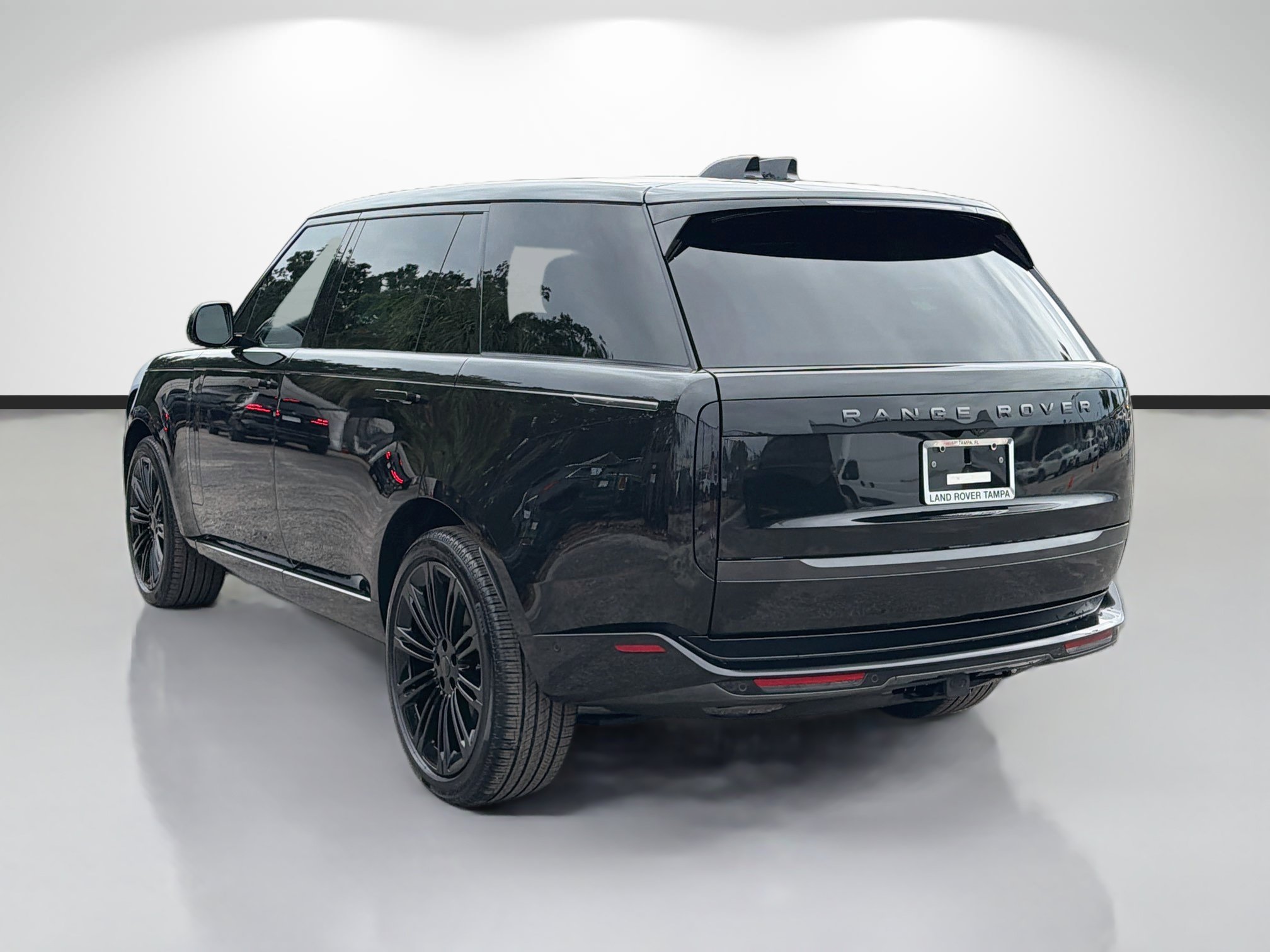 New 2026 Land Rover Range Rover Long Wheelbase SE AWD/4WD image 3