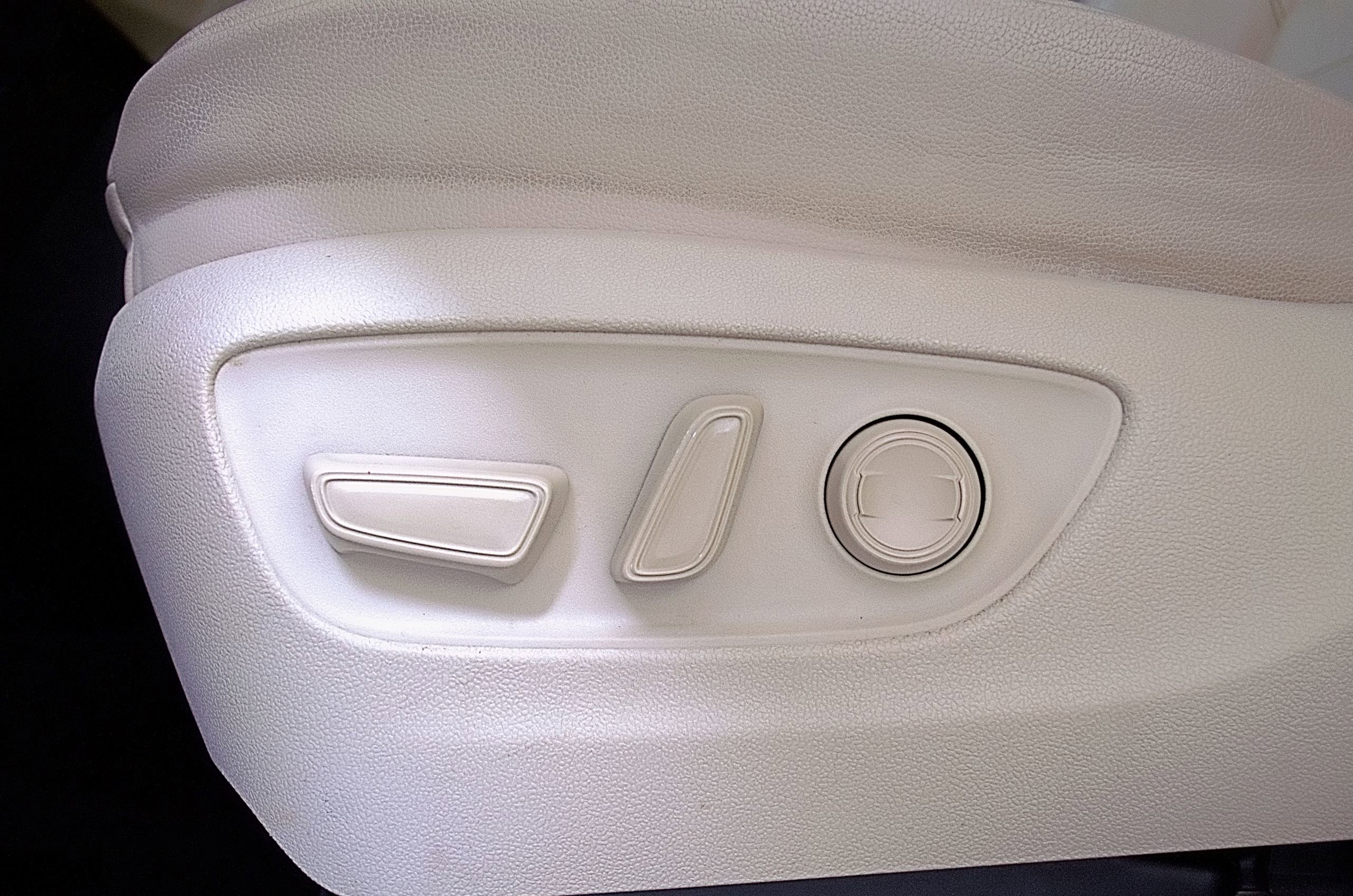 Used 2023 Toyota Highlander XLE image 24