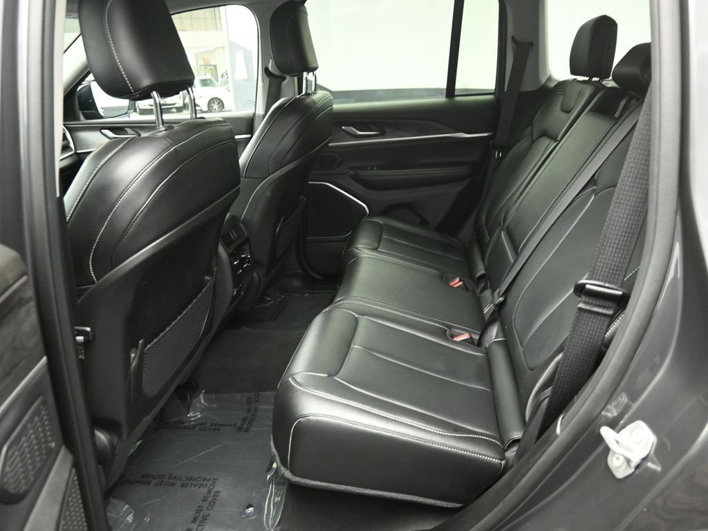 Used 2022 Jeep Grand Cherokee Limited 4xe image 22