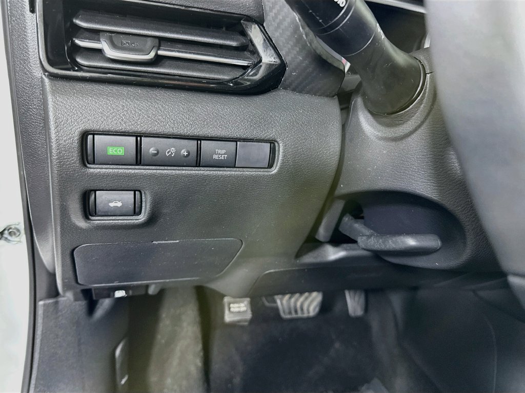 Used 2023 Nissan Sentra SR w/ SR Premium Package FWD image 21