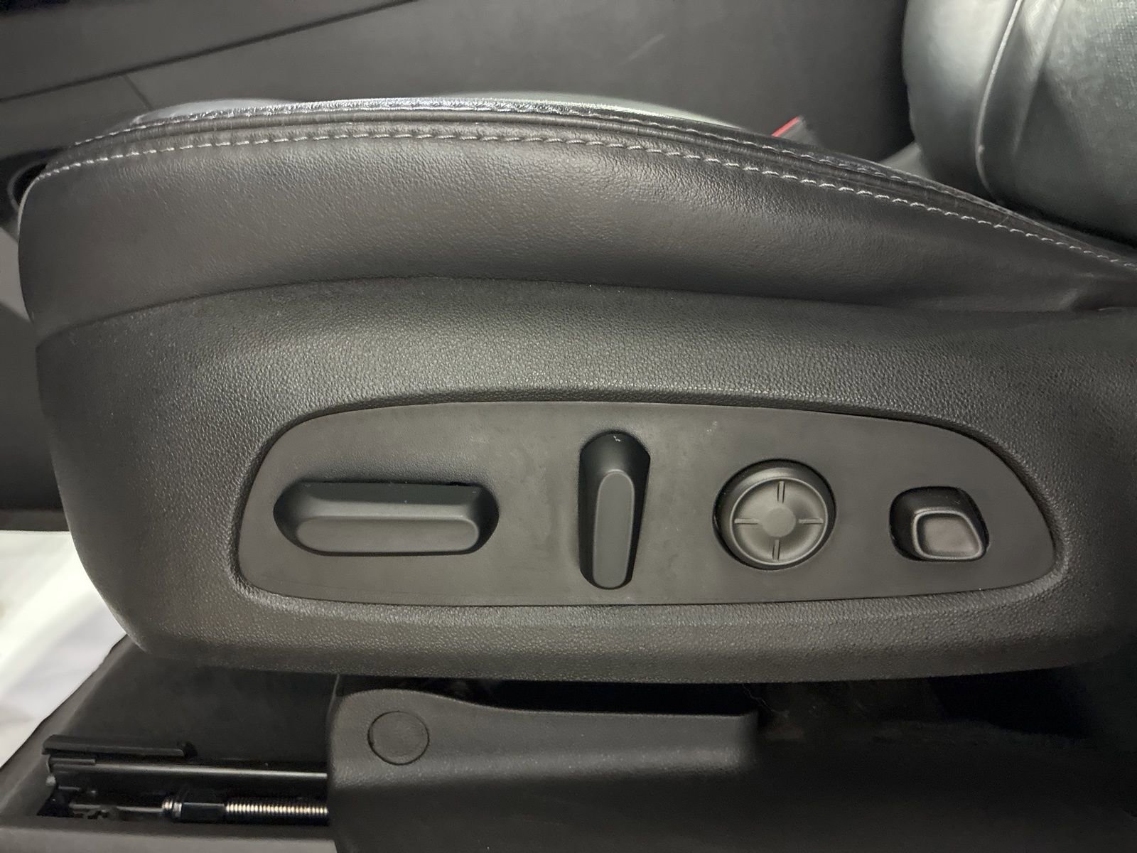 Used 2021 Buick Enclave Avenir w/ Avenir Technology Package image 18