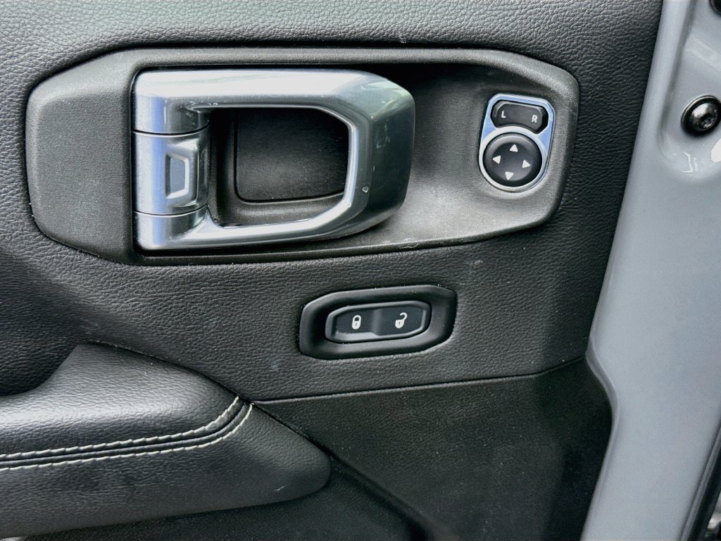 Certified 2023 Jeep Wrangler Unlimited Sahara AWD/4WD image 19