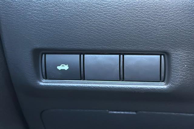 New 2027 Nissan Sentra SR w/ Floor Mat Package FWD image 28