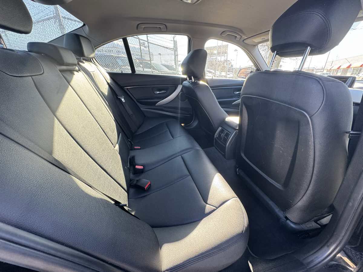 Used 2016 BMW 320i Sedan RWD image 24